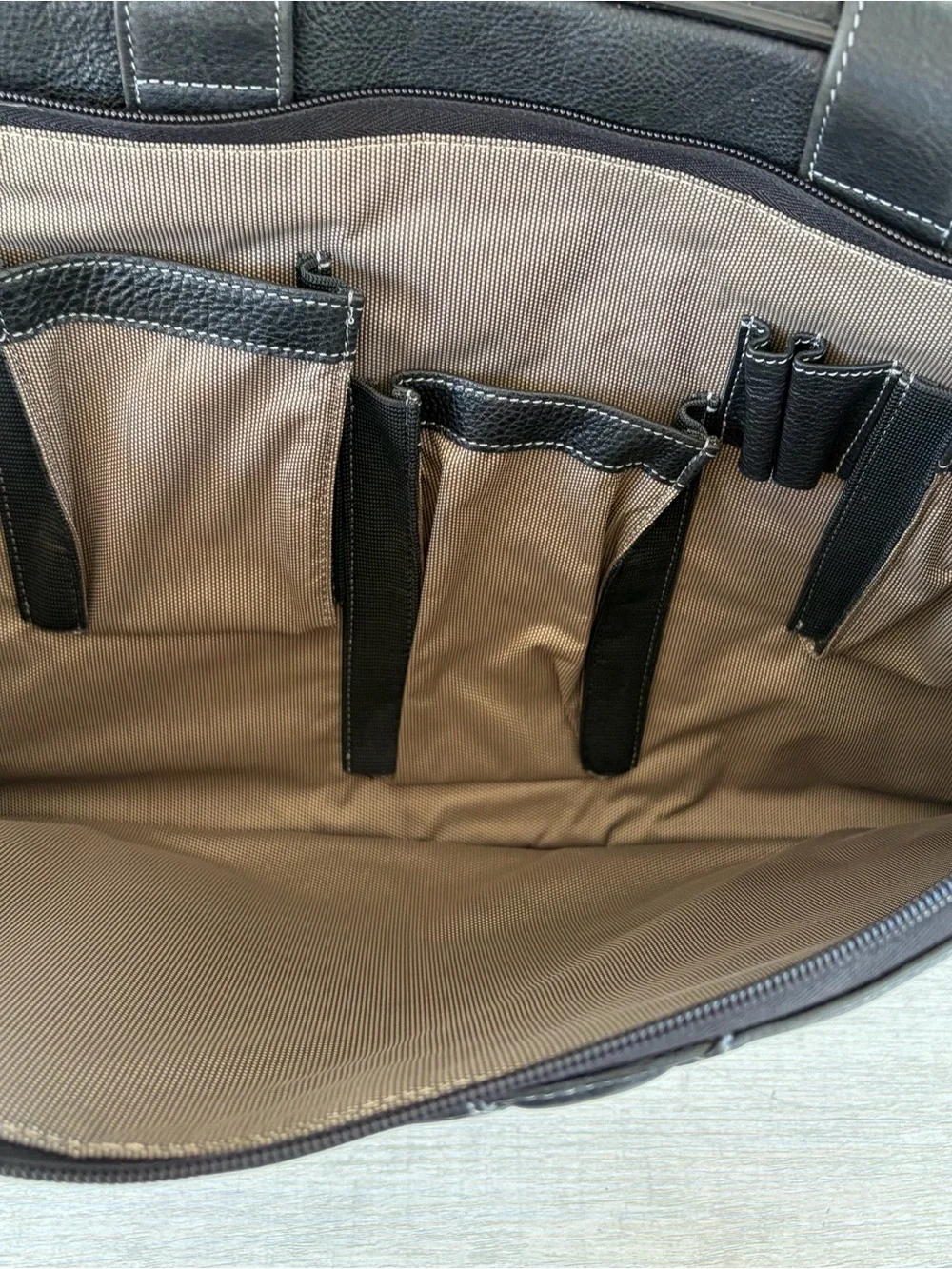 Johnston & Murphy black leather briefcase Messenger Bag Men’s Crossbody Euc